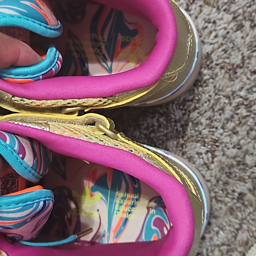 Shoes - Picture 7 of 8